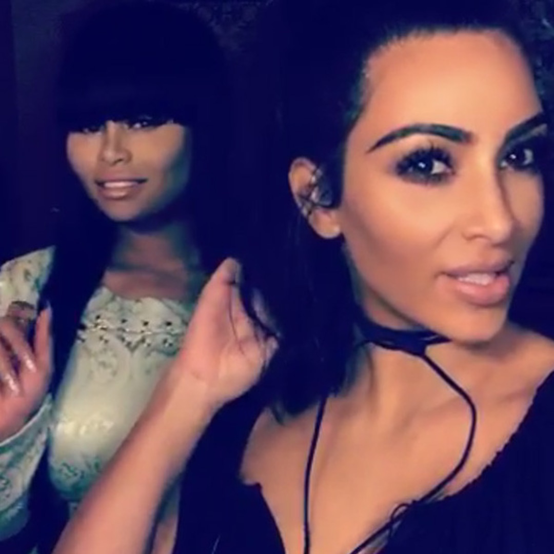 Kim Kardashian Rubs Blac Chyna S Baby Bump On Snapchat E Online